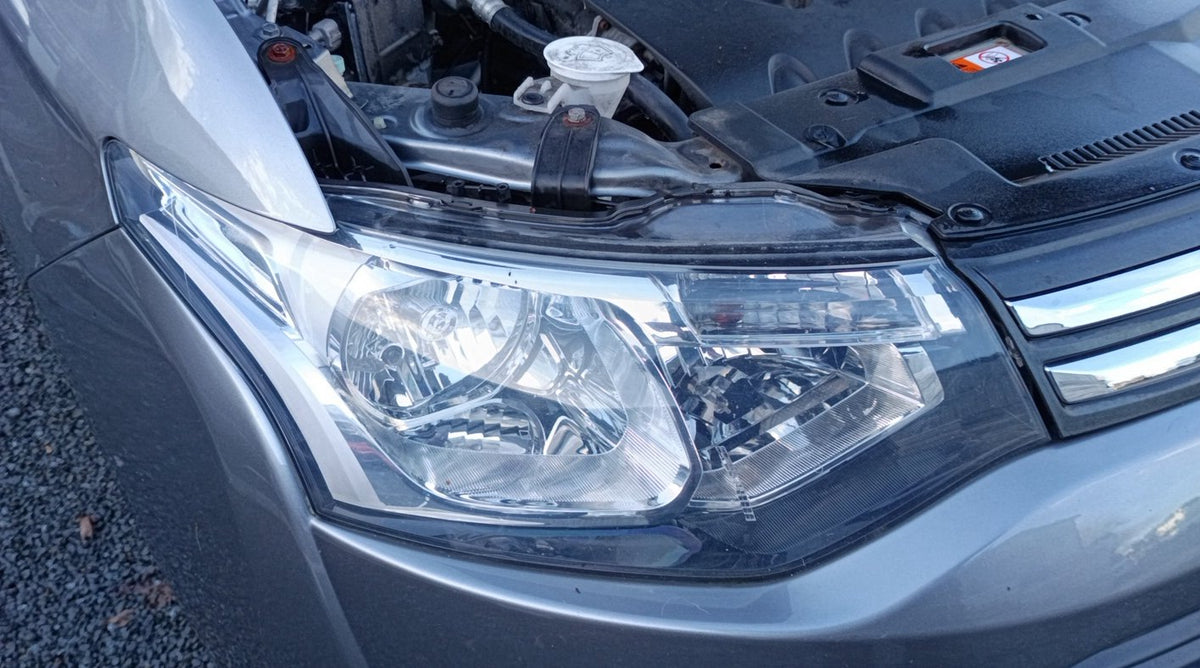 2013 Mitsubishi Outlander ZJ- Right Headlight PN: non hid