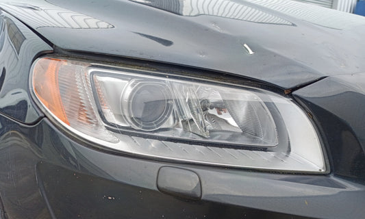 2014 Volvo S80 YV1AS48HBE1177511 - Right Headlight PN: 31386652