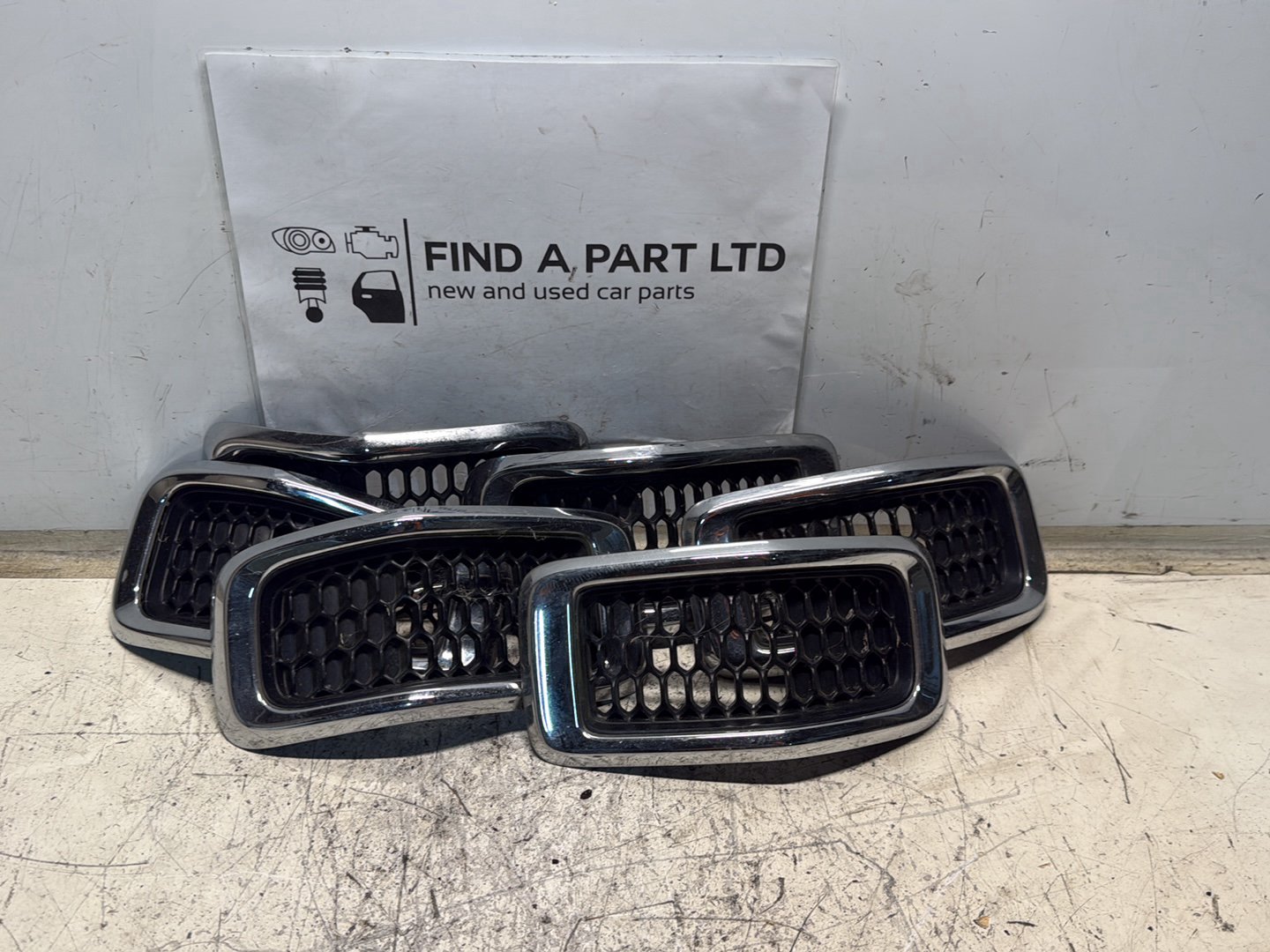 2014-2023 Jeep Cherokee - Bonnet Grille PN: