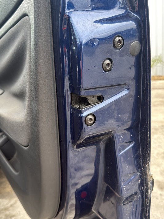 1998-2005 Volkswagen Passat- Right Front Lock Mechanism PN:
