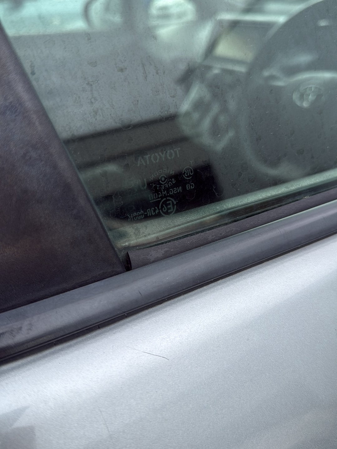 2009-2017 Toyota Wish ZGE20 - Right Front Door Window PN: