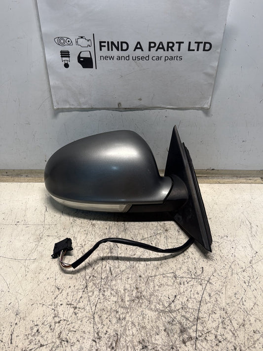 2001-2006 Volkswagen Passat- Right Door Mirror PN: E1 0 10781