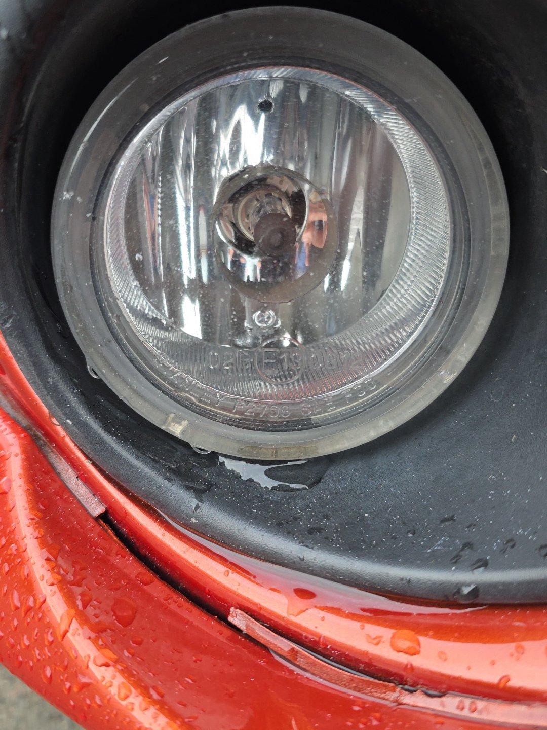 2006-2012 Suzuki SX4 YA11S - Right Fog Light PN: Stanley P2709