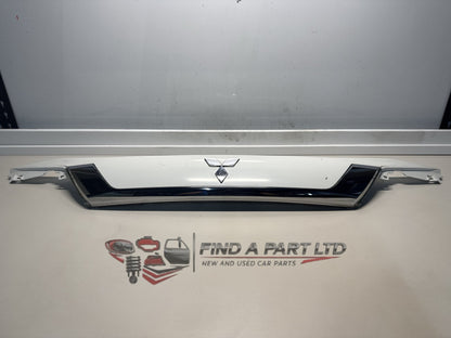 2016 Mitsubishi Outlander GF*W - Tailgate Garnish PN: 5817A265