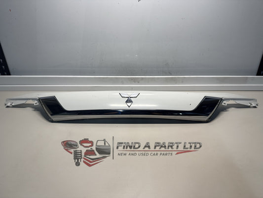 2016 Mitsubishi Outlander GF*W - Tailgate Garnish PN: 5817A265