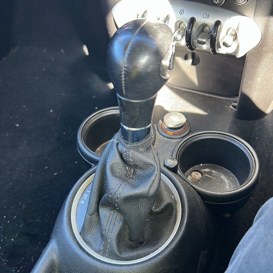 2008-2014 MINI Cooper R55 WMWML320X0TM93432 - Gear Stick/Shifter PN: