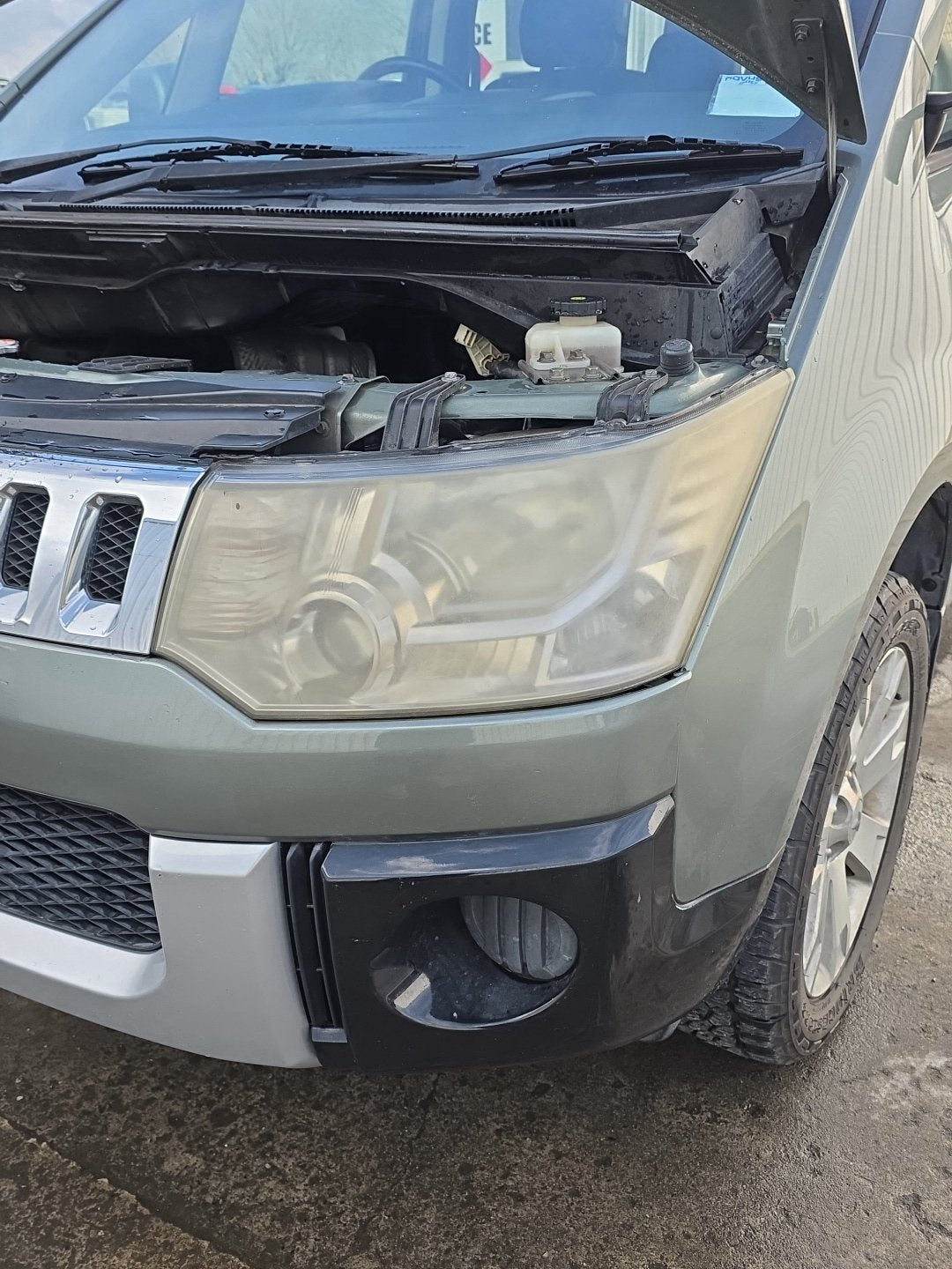 2007 Mitsubishi Delica CV5W - Left Headlight PN: 100-87918