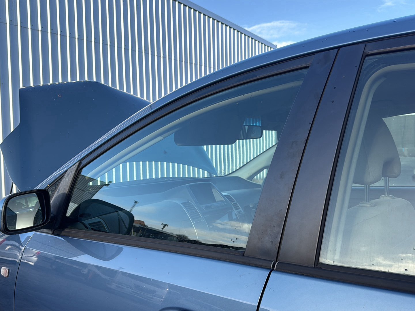 2004-2009 Toyota Prius- Left Front Door Window PN: